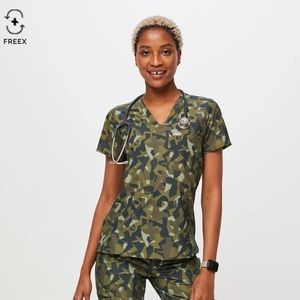 FIGS Catarina FreeX One Pocket Scrub Top BRAND NEW Camo Martini Olive Size XS